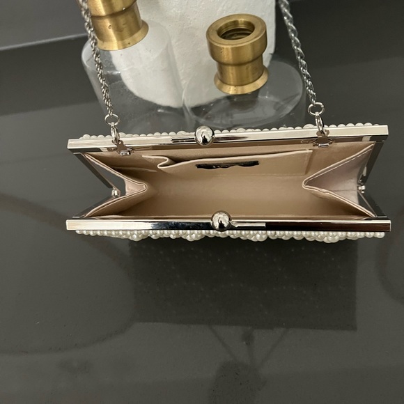 Pearl Clutch on a chain-beautiful clutch perfect for any occasion! - Picture 6 of 6